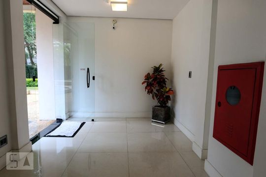 Hall de apartamento para alugar com 3 quartos, 101m² em Vila Andrade, São Paulo