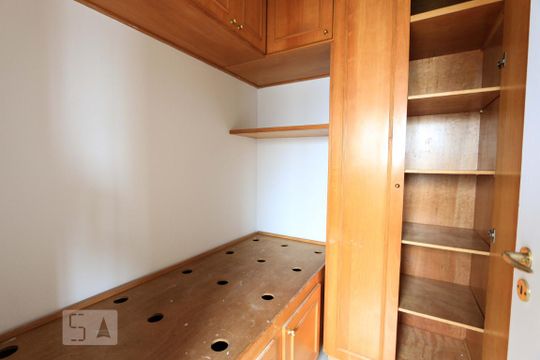 Quarto de serviço de apartamento para alugar com 3 quartos, 101m² em Vila Andrade, São Paulo