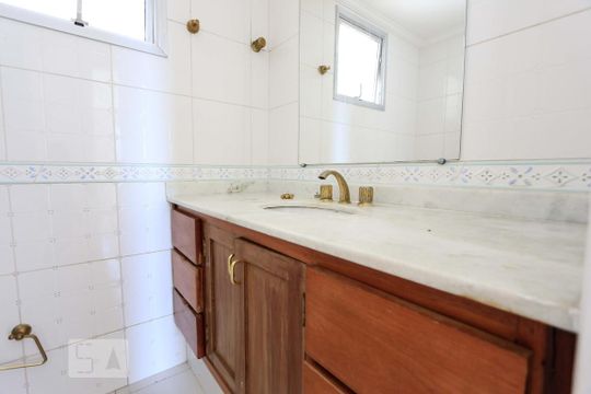 Banheiro de apartamento para alugar com 2 quartos, 72m² em Vila Suzana, São Paulo