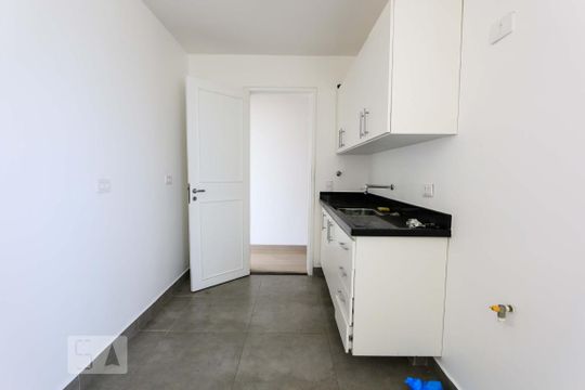 Cozinha de apartamento para alugar com 2 quartos, 72m² em Vila Suzana, São Paulo