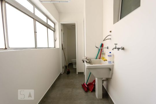 Area de serviço de apartamento para alugar com 2 quartos, 72m² em Vila Suzana, São Paulo