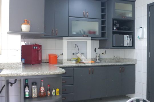 Cozinha de apartamento à venda com 3 quartos, 240m² em Barra da Tijuca, Rio de Janeiro