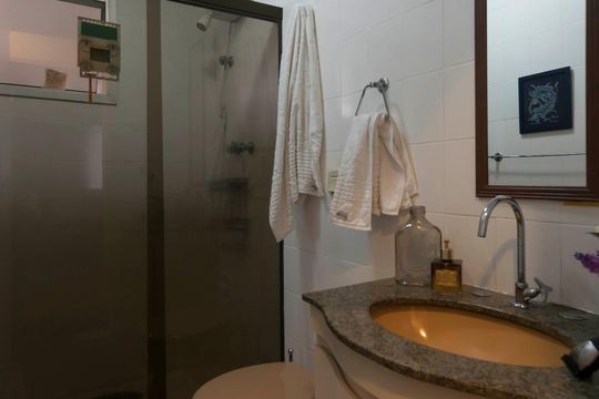 Banheiro social de apartamento à venda com 3 quartos, 90m² em Vila Santo Estéfano, São Paulo