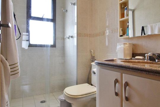 Banheiro da suíte de apartamento para alugar com 3 quartos, 98m² em Vila Andrade, São Paulo