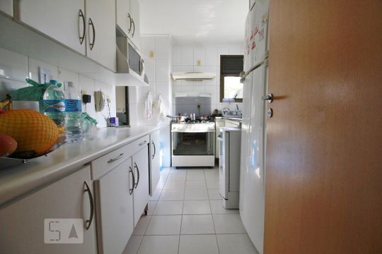 Cozinha de apartamento para alugar com 3 quartos, 98m² em Vila Andrade, São Paulo
