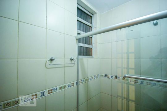 Banheiro de apartamento à venda com 1 quarto, 45m² em Copacabana, Rio de Janeiro