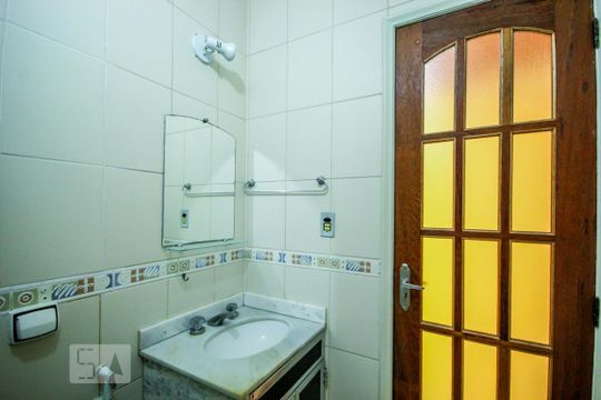 Banheiro de apartamento à venda com 1 quarto, 45m² em Copacabana, Rio de Janeiro