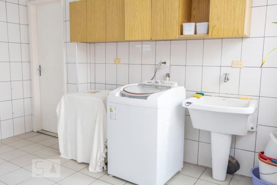 Lavanderia de casa à venda com 3 quartos, 400m² em Chácara Inglesa, São Paulo