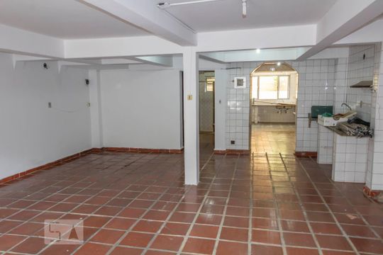 Garagem de casa à venda com 3 quartos, 400m² em Chácara Inglesa, São Paulo