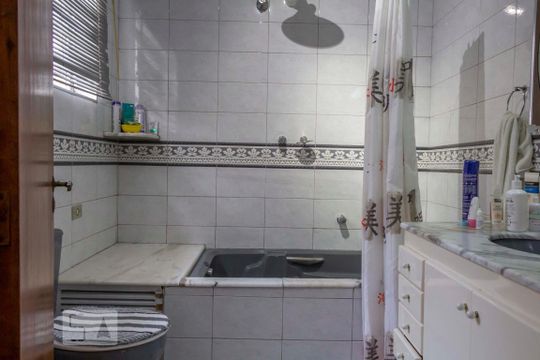 Banheiro 1 de casa à venda com 3 quartos, 400m² em Chácara Inglesa, São Paulo