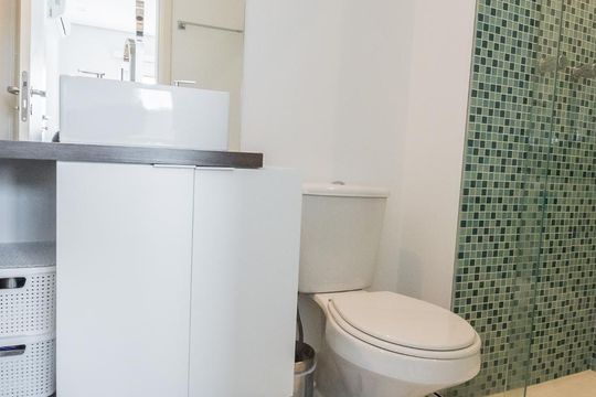 Banheiro Suíte de apartamento à venda com 1 quarto, 49m² em Vila Cordeiro, São Paulo