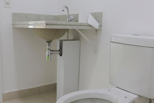 Banheiro de kitnet/studio para alugar com 1 quarto, 44m² em Bela Vista, São Paulo