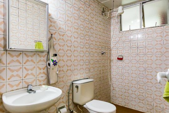 Banheiro de apartamento à venda com 3 quartos, 80m² em Vila Manoel Ferreira, Campinas