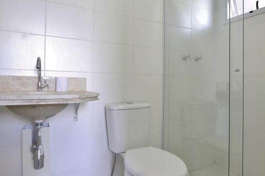 Banheiro da suíte de apartamento para alugar com 2 quartos, 59m² em Jardim Parque Morumbi, São Paulo