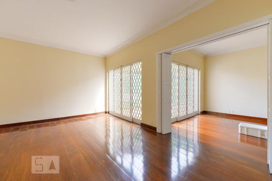 Sala de casa à venda com 3 quartos, 350m² em Vila Madalena, São Paulo