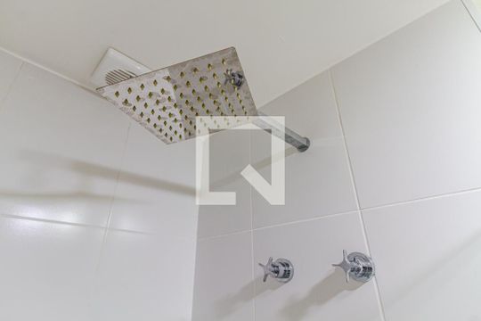 Banheiro de kitnet/studio para alugar com 1 quarto, 36m² em Sumarezinho, São Paulo