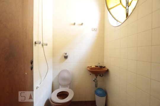 Banheiro de serviço de casa à venda com 4 quartos, 330m² em Morumbi, São Paulo