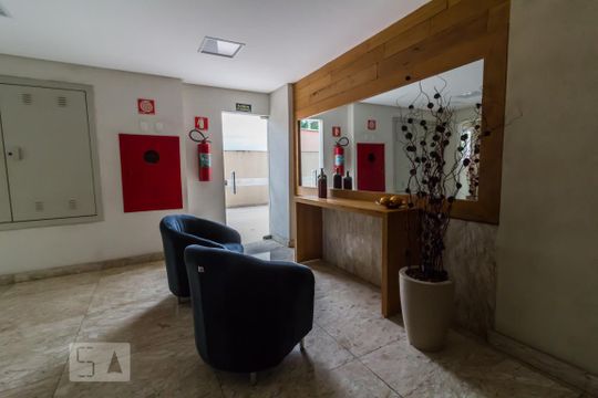 Hall de entrada de apartamento à venda com 3 quartos, 68m² em Vila Galvão, Guarulhos