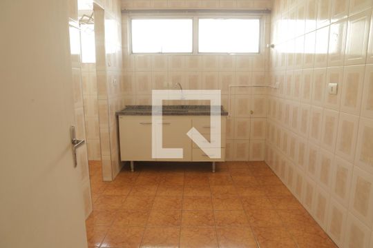 Cozinha de apartamento para alugar com 2 quartos, 63m² em Chácara Inglesa, São Paulo