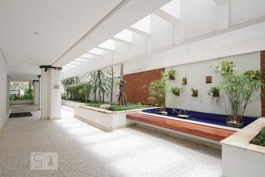 Acesso social de apartamento para alugar com 2 quartos, 89m² em Cerqueira César, São Paulo