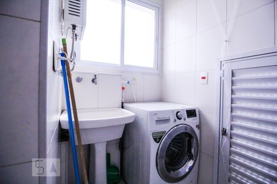 Área de serviço de apartamento para alugar com 2 quartos, 89m² em Cerqueira César, São Paulo