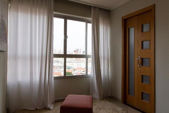 Janela da Sala e Porta do Banheiro de apartamento para alugar com 2 quartos, 92m² em Vila Gomes Cardim, São Paulo