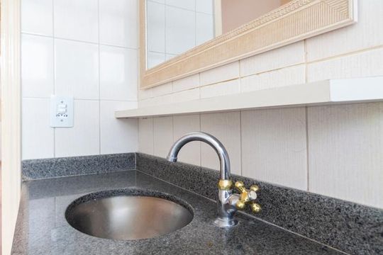Banheiro social de apartamento para alugar com 2 quartos, 55m² em Vila do Encontro, São Paulo
