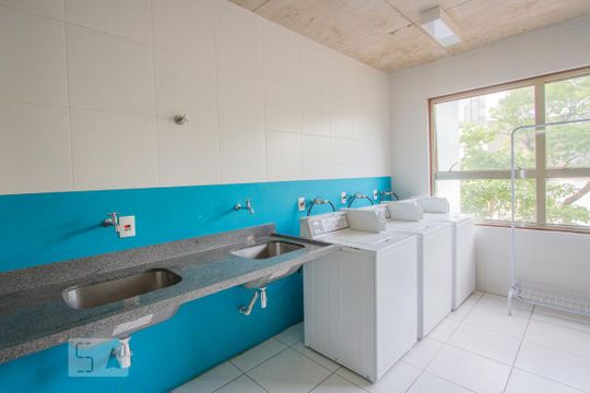 Lavanderia de apartamento para alugar com 1 quarto, 74m² em Jardim das Acácias, São Paulo