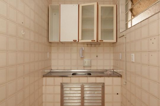 Cozinha de apartamento para alugar com 1 quarto, 55m² em Bela Vista, São Paulo