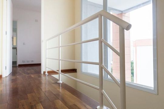 Escada de apartamento para alugar com 2 quartos, 78m² em Vila Guarani (z Sul), São Paulo