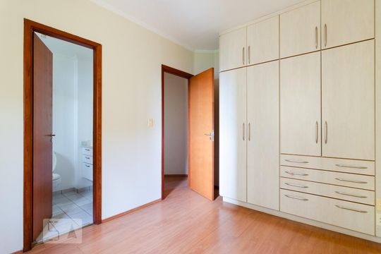 Suite de apartamento à venda com 3 quartos, 90m² em Mansões Santo Antônio, Campinas
