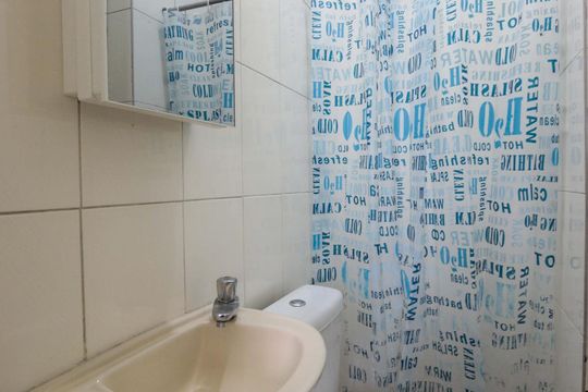Banheiro de serviço de apartamento para alugar com 4 quartos, 260m² em Paraíso do Morumbi, São Paulo