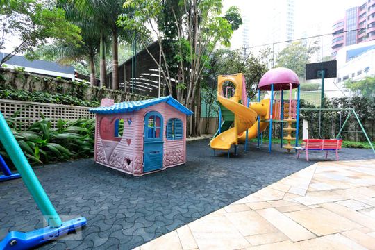 Playground de apartamento para alugar com 4 quartos, 260m² em Paraíso do Morumbi, São Paulo