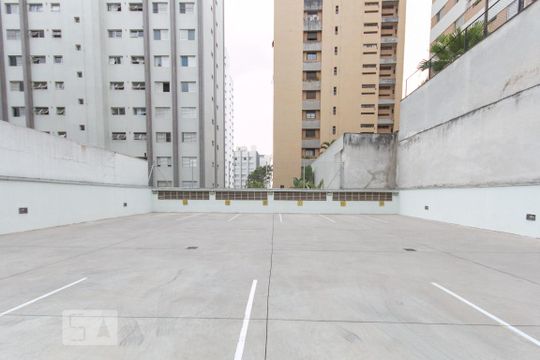 Estacionamento  de apartamento para alugar com 2 quartos, 65m² em Aclimação, São Paulo