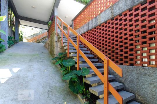 Rampa de acesso da garagem externa de casa à venda com 4 quartos, 312m² em Jardim Botânico, Rio de Janeiro