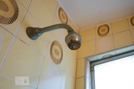 Detalhe chuveiro no Banheiro social no segundo pavimento de casa à venda com 4 quartos, 312m² em Jardim Botânico, Rio de Janeiro
