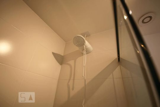 Banheiro de kitnet/studio para alugar com 1 quarto, 26m² em Campos Elíseos, São Paulo
