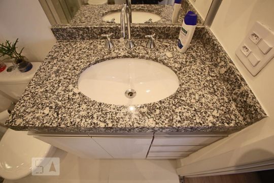 Banheiro de kitnet/studio para alugar com 1 quarto, 26m² em Campos Elíseos, São Paulo