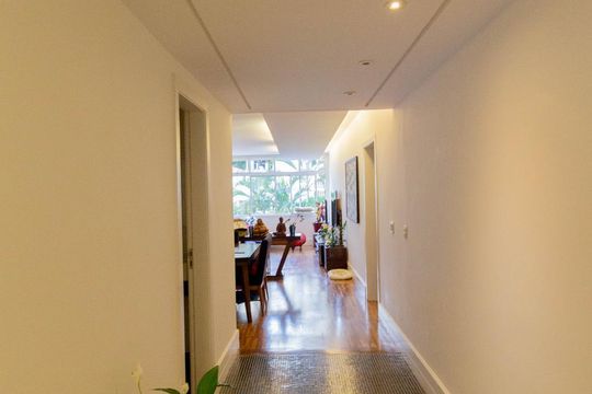 Corredor de apartamento à venda com 2 quartos, 120m² em Cerqueira César, São Paulo