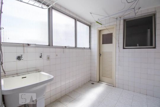 Lavanderia de apartamento para alugar com 3 quartos, 124m² em Sumarezinho, São Paulo