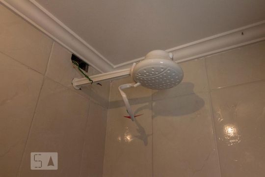 Chuveiro do Banheiro Serviço  de apartamento à venda com 2 quartos, 63m² em Vila Bertioga, São Paulo
