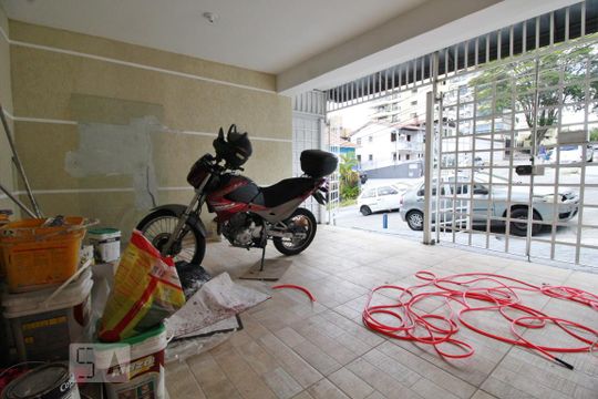 Garagem  de casa à venda com 3 quartos, 230m² em Vila Progredior, São Paulo
