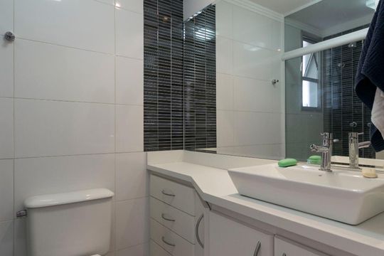 Banheiro social de apartamento à venda com 2 quartos, 86m² em Vila Gumercindo, São Paulo
