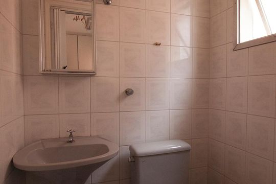 Banheiro de serviço de apartamento à venda com 2 quartos, 220m² em Liberdade, São Paulo