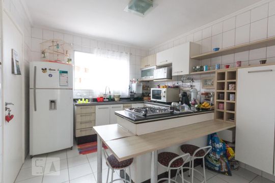Cozinha  de casa à venda com 3 quartos, 135m² em Vila Brasílio Machado, São Paulo