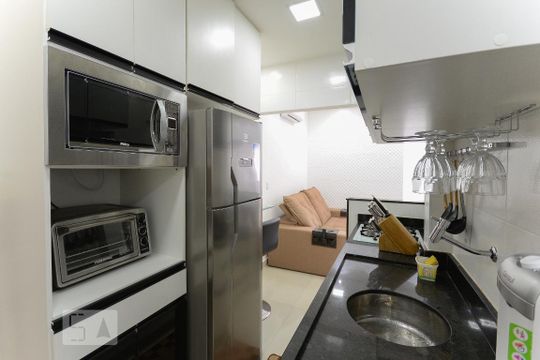 Cozinha de kitnet/studio para alugar com 1 quarto, 29m² em Tijuca, Rio de Janeiro