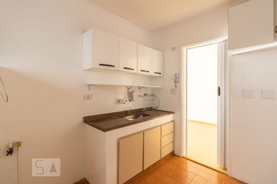 Cozinha de apartamento para alugar com 1 quarto, 55m² em Moema, São Paulo