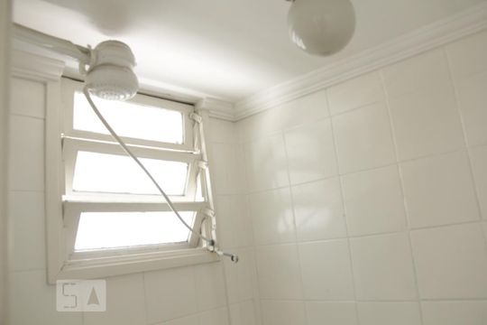 Banheiro de serviço de apartamento à venda com 2 quartos, 96m² em Higienópolis, São Paulo