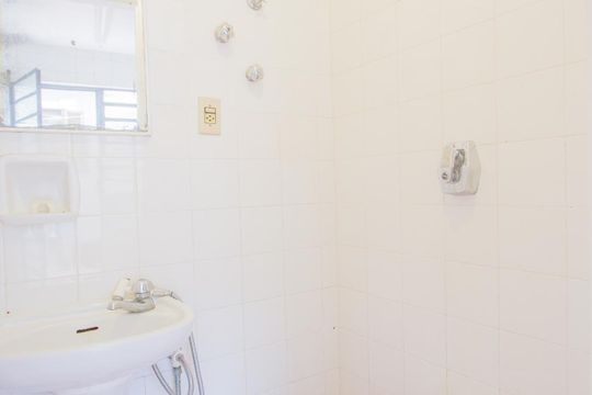 Banheiro de Serviço de casa à venda com 3 quartos, 117m² em Chácara Japonesa, São Paulo