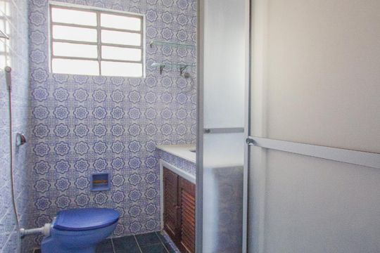 BanheiroComum de casa à venda com 3 quartos, 117m² em Chácara Japonesa, São Paulo